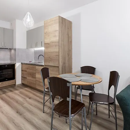 Airport Comfy By Bookinghost 아파트 *