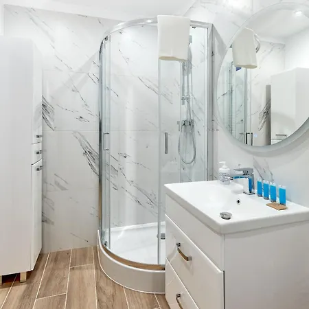 Airport Comfy By Bookinghost 포즈난