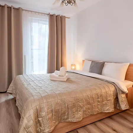 Airport Comfy By Bookinghost * 포즈난